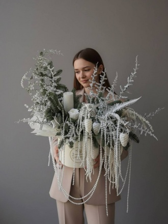 Белоснежная новогодняя композиция